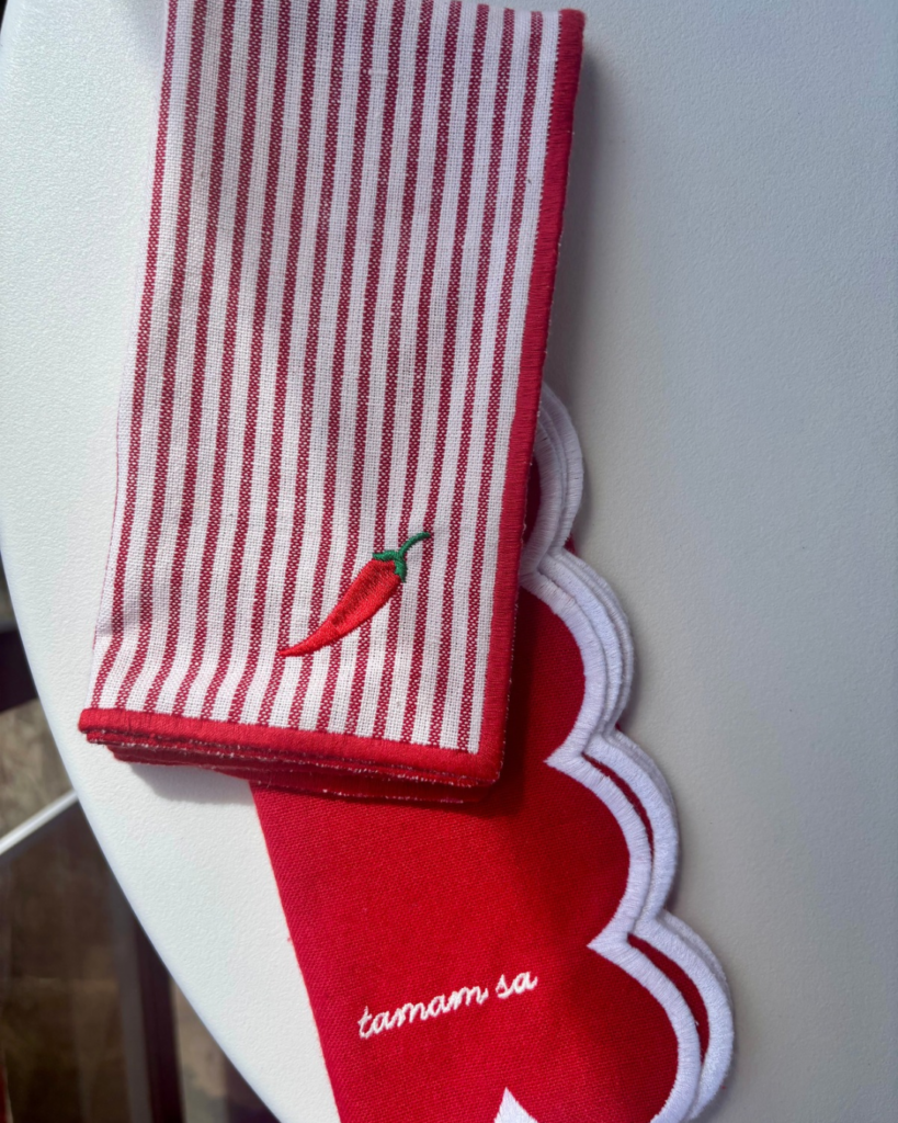 PIKNIK - set de 4 serviettes de table rouges